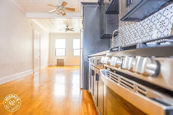 Rented by MySpaceNYC | media 15