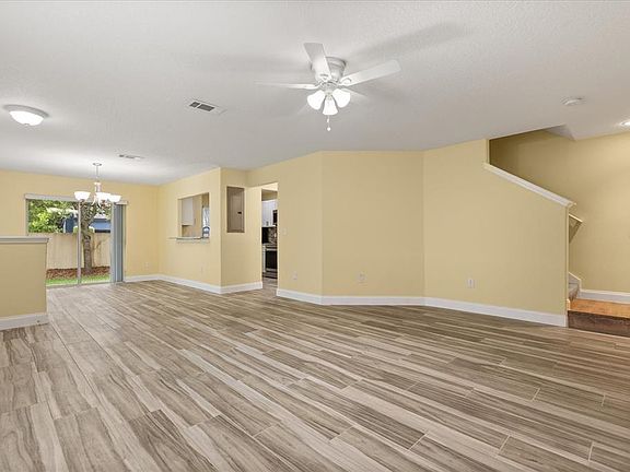 3rd image of 326 Carina Cir