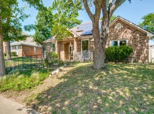 404 Golden Meadow Dr, Desoto, TX 75115