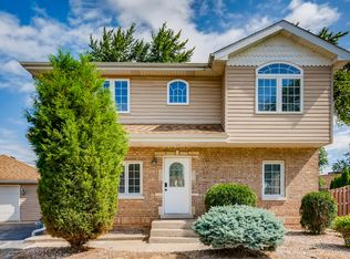 7916 Garden Ln, Bridgeview, IL 60455