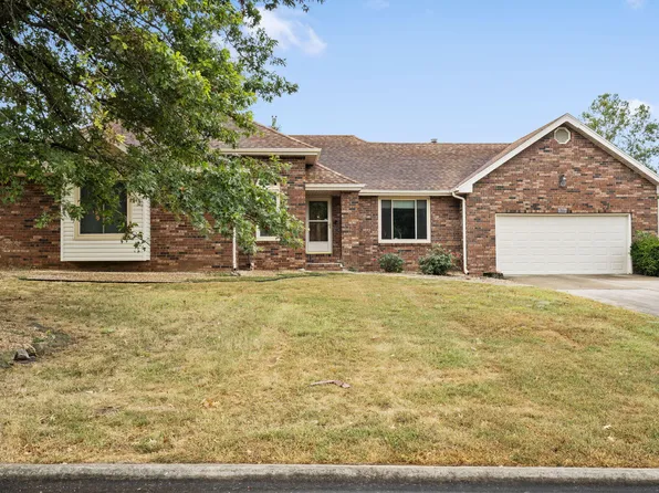 1338 E Burntwood Street, Springfield, MO 65803