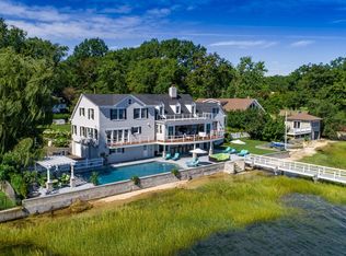 453 Morgan Pl, Oyster Bay, NY 11771
