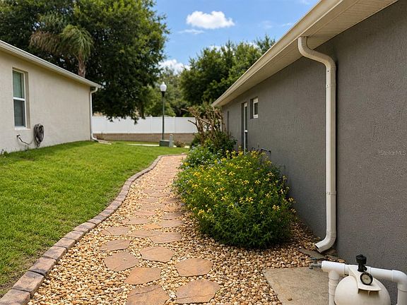 4th image of 239 CHINA BERRY CIRCLE