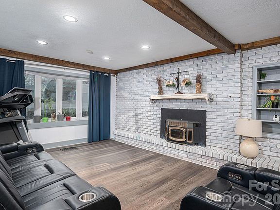 4th image of 606 Huss St