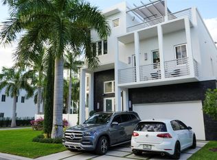 8337 NW 34th Dr, Doral, FL 33122