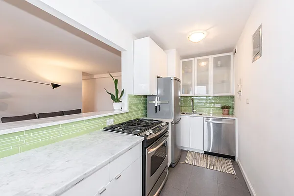 Sold by Redfin Real Estate | media 24