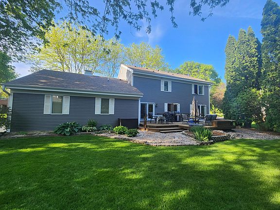 3rd image of 913 Sauk Ridge Trl