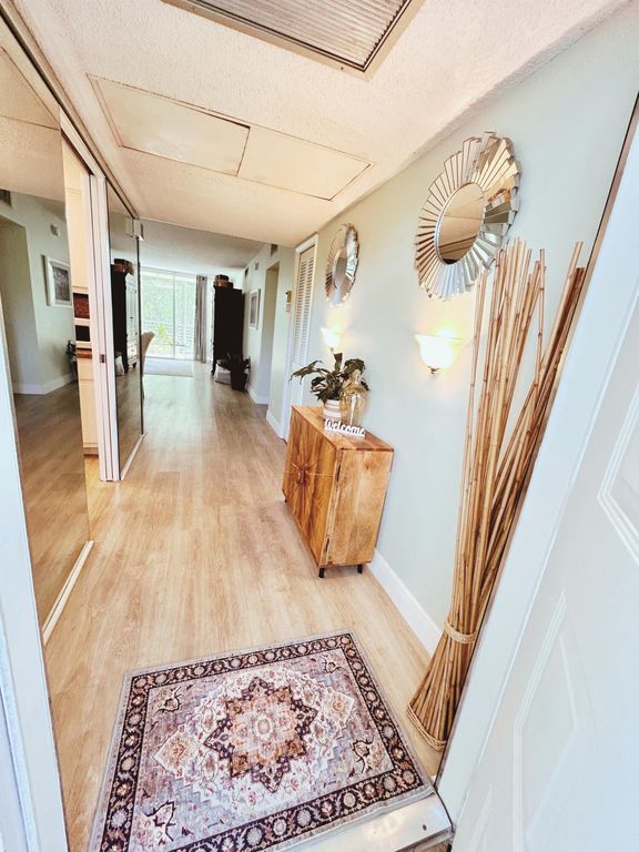 3850 Oaks Clubhouse Dr APT 305, photo 2