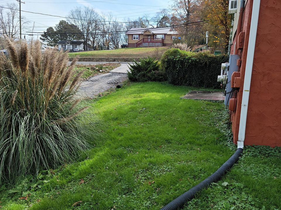 1st image of 402 Lakeview Dr #B