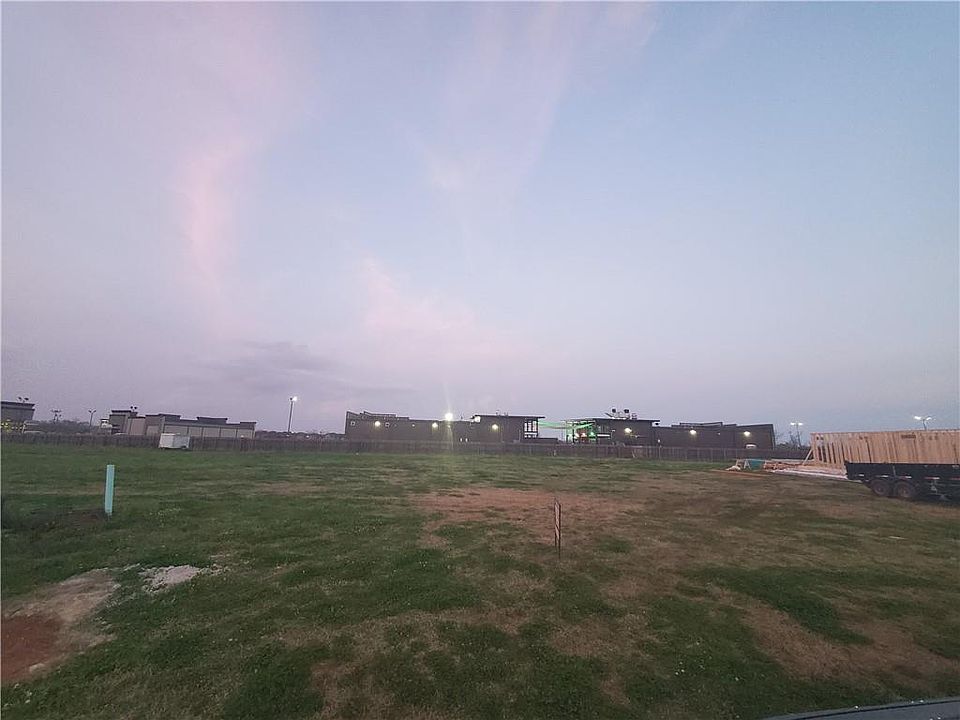 2nd image of 113 Pecanwood Dr