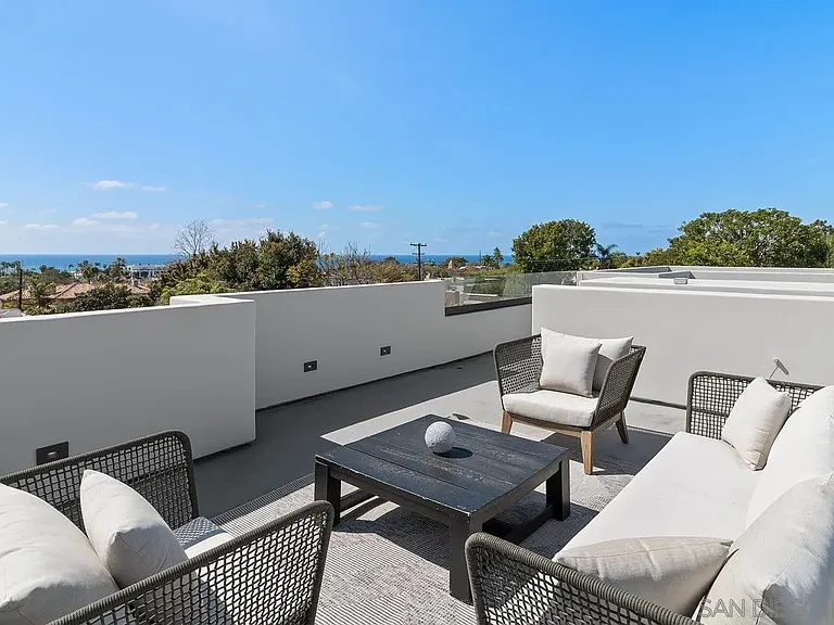 744 Bonair St — Photo 32