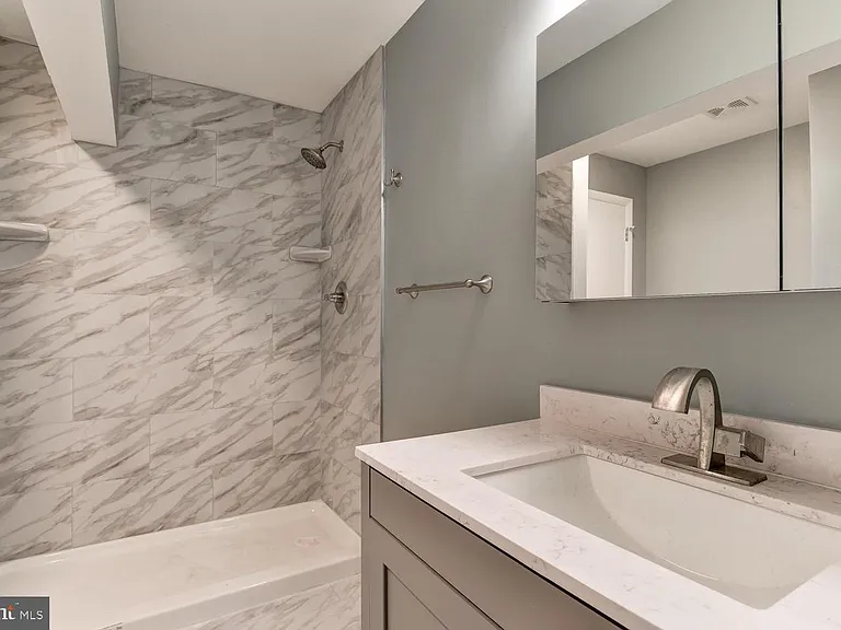 12702 N Point Ln — Photo 17