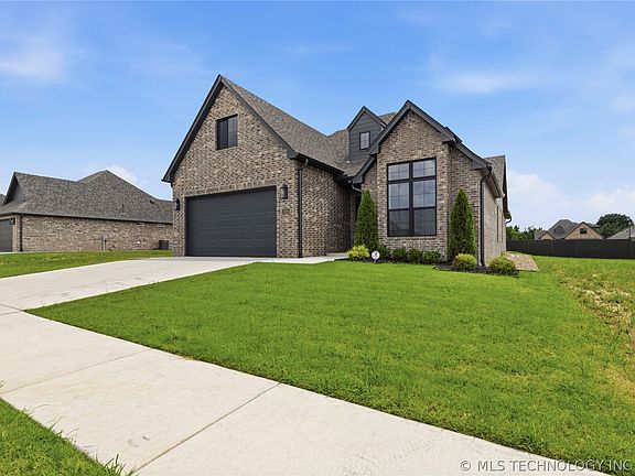 2nd image of 3709 W Laredo St
