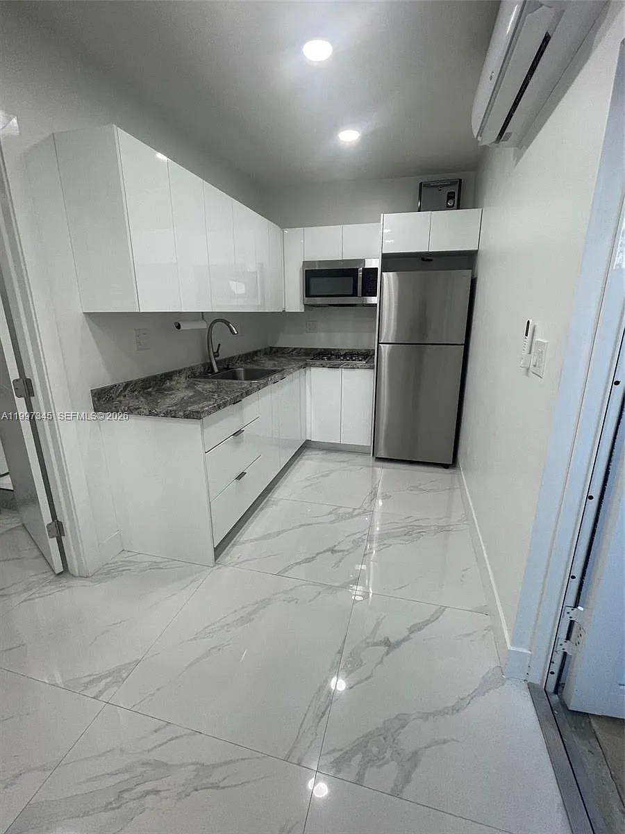 Building Photo - 15426 SW 168th Ter #2