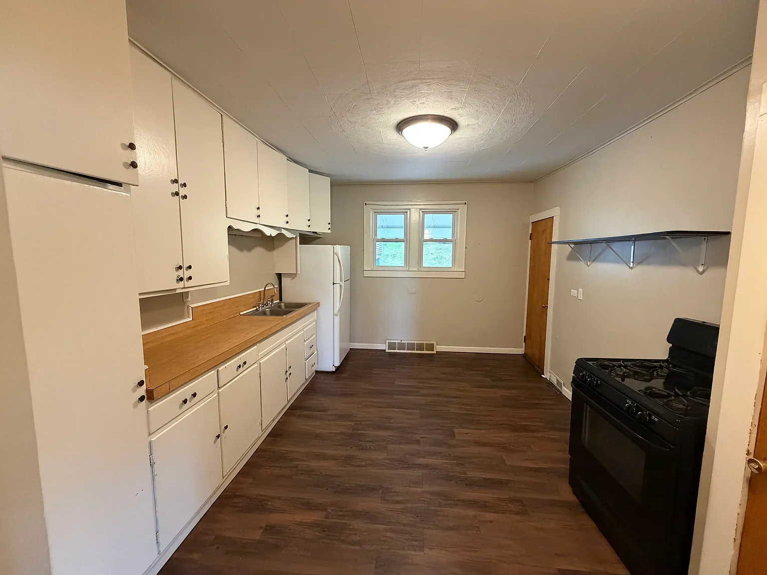 3 bed, 1500 sqft, $1,800 — Photo 2