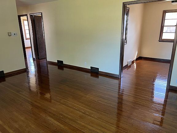 4th image of 25 Wheatland Dr