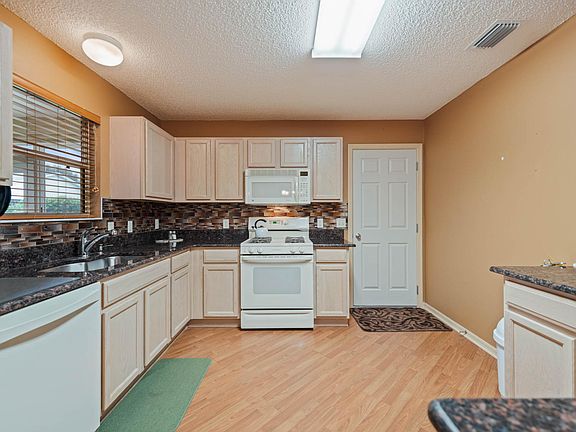 2nd image of 3306 Oakdale Pl
