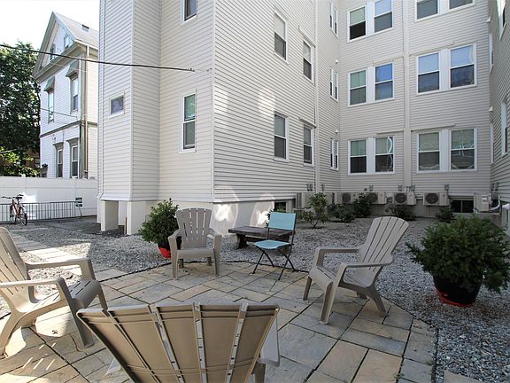 4th image of 210 Waterman St #11