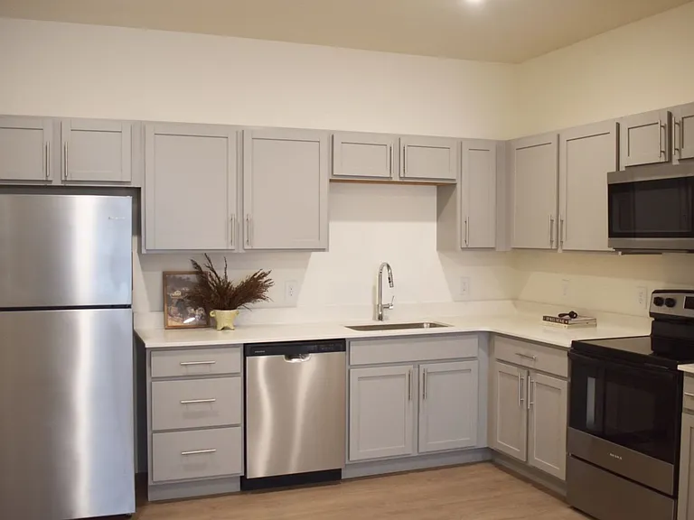 Fairway Flats Apartments — Photo 3