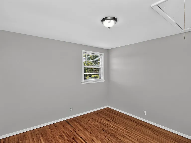 261 Eisenhower Dr — Photo 23