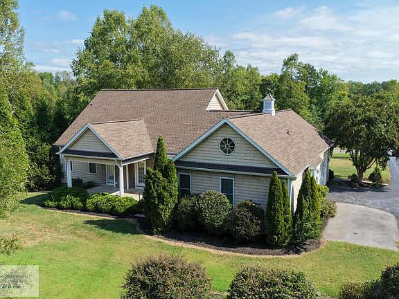 3rd image of 52 Lakeside Ln