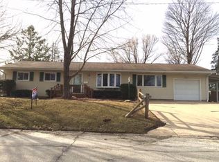 1501 Cherry Hills Rd, Bettendorf, IA 52722