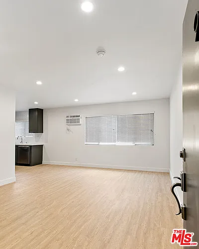 3314 S Mentone Ave #9 Photo 1