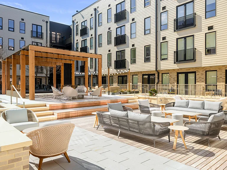 2025 Fulton Ave — Photo 32