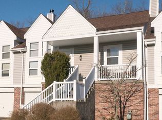 176 Old Village Ln, Bethel Park, PA 15102