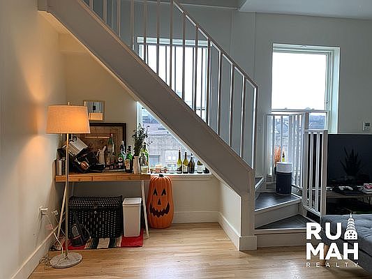4th image of 1636 De Kalb Ave #42
