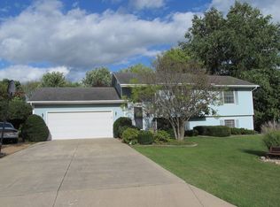 2003 Diana Dr, Mendota, IL 61342