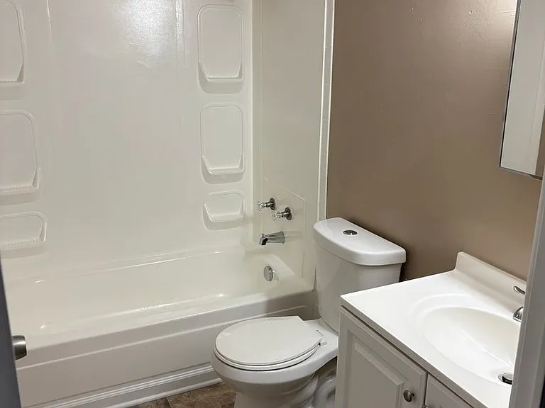 River Pointe Apartments — Photo 21