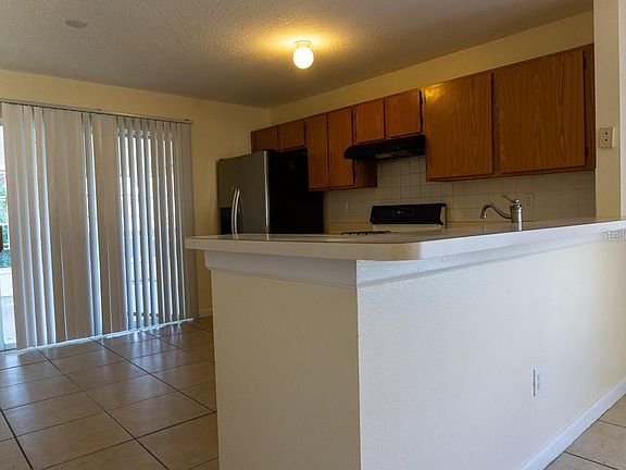 4th image of 3642 Huntwicke Blvd