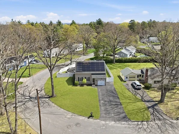 33 Winding Ln, Springfield, MA 01118