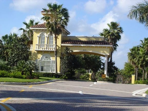 Magnificent entrance. 