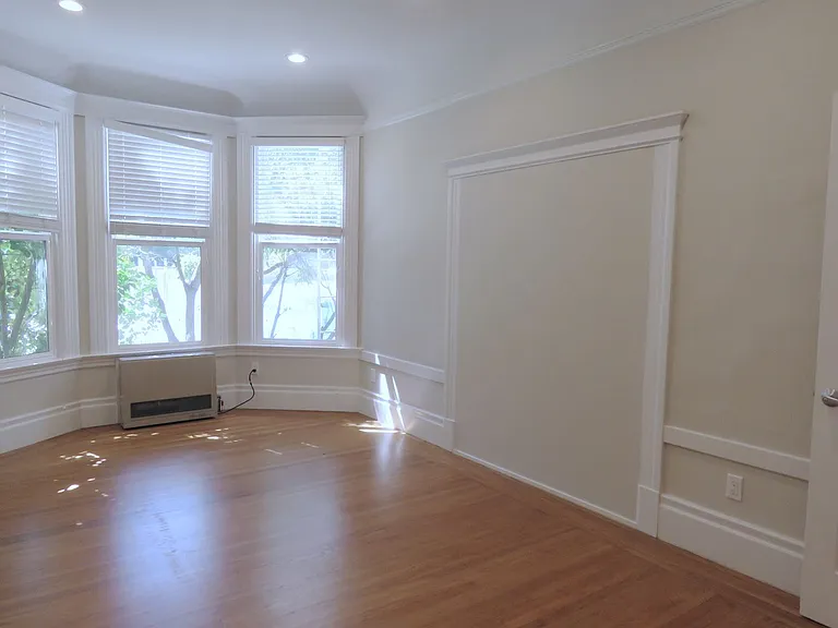 619 Clayton St — Photo 9