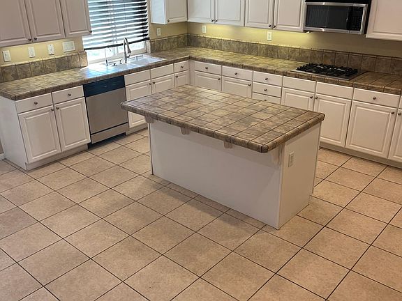 3rd image of 15280 Blackoak Ln