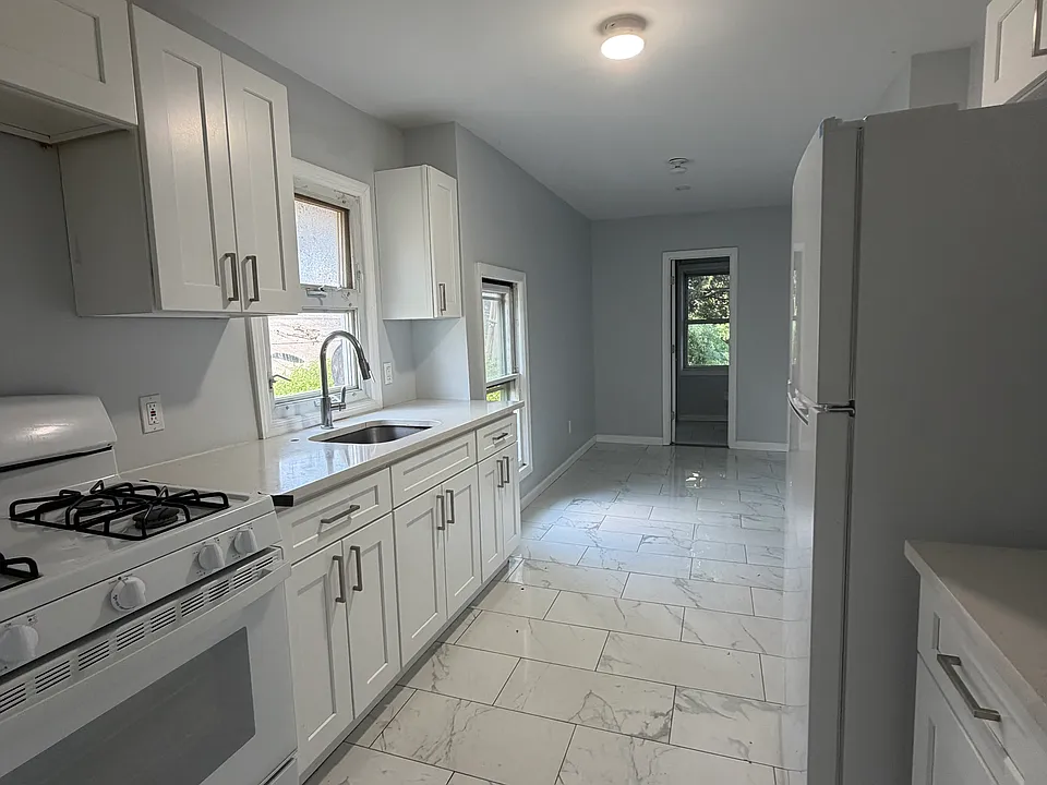 137 Woodruff Ln #2
