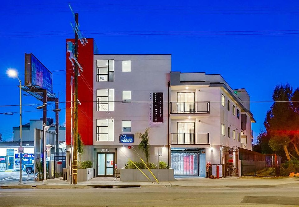 1st image of 6015 Woodman Ave #305