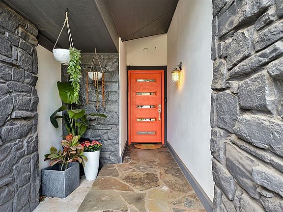 5th image of 3108 Castlerock Rd