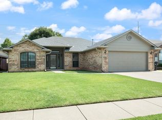 236 SE 26th St, Moore, OK 73160