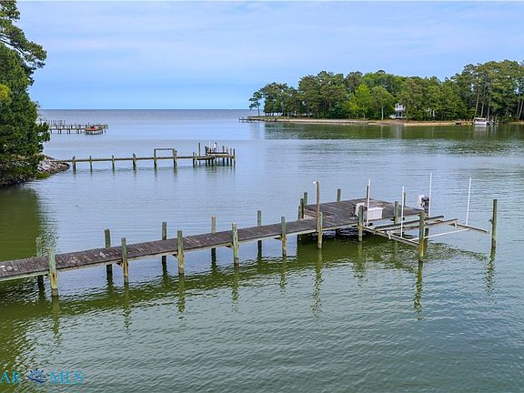 3rd image of 646 Twin Harbor Rd
