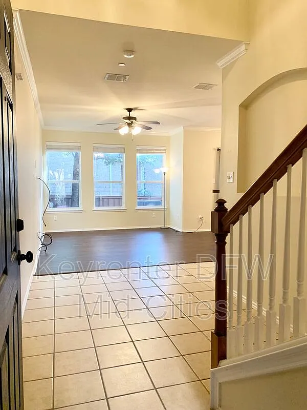 3 bed, 2.5 bath, 1474 sqft, $2,400 — Photo 3