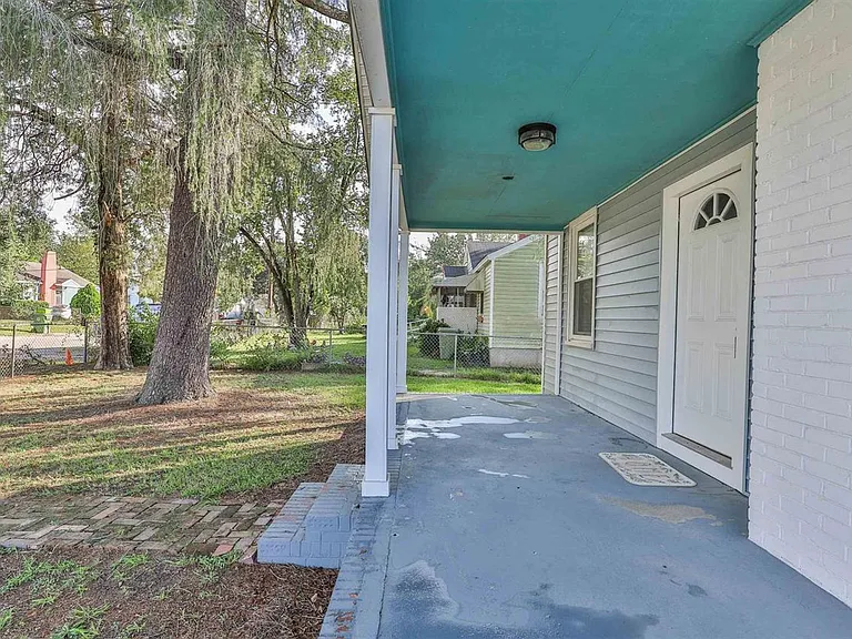 305 Virginia St — Photo 4