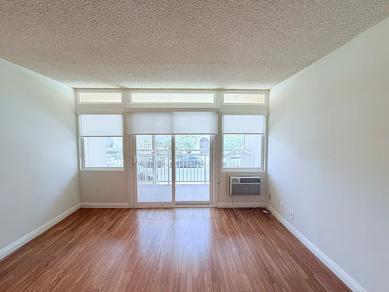 11635 Mayfield Ave #2 — Photo 7