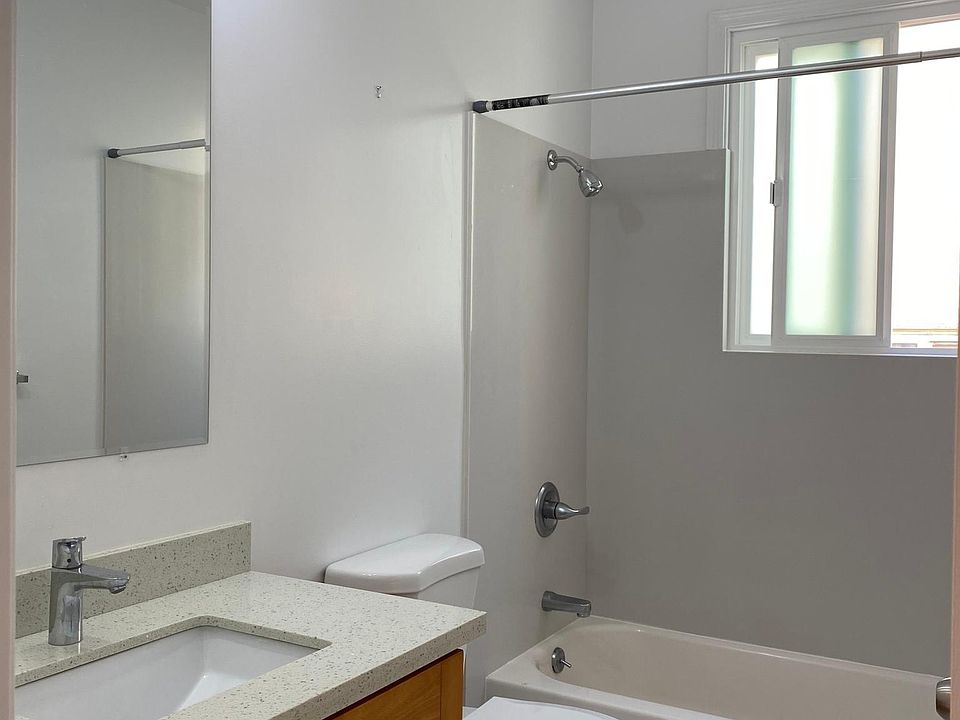 2nd image of 185 Poplar Ave Unit 2
