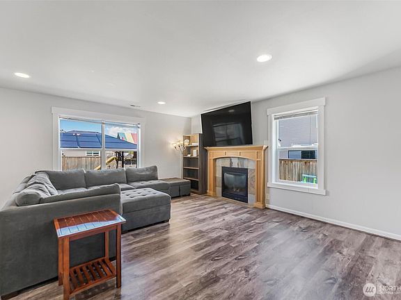 4th image of 205 Roberts St NE