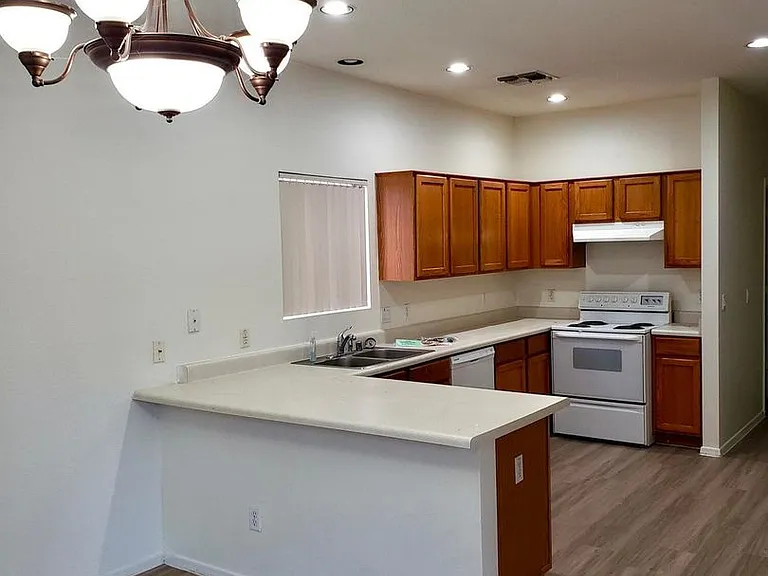 1750 W Union Hills Dr #15 — Photo 2