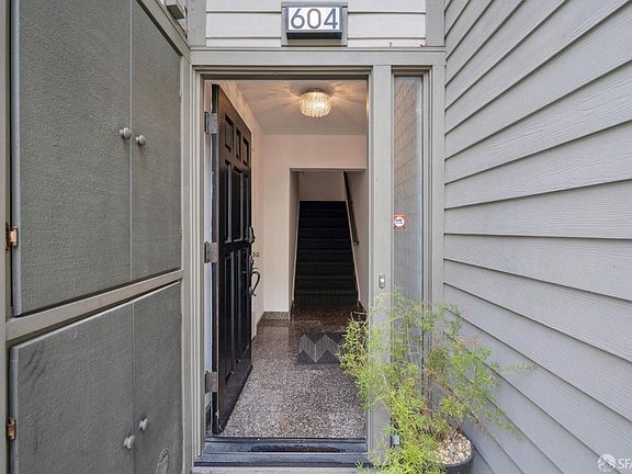 4th image of 604 Clarendon Ave
