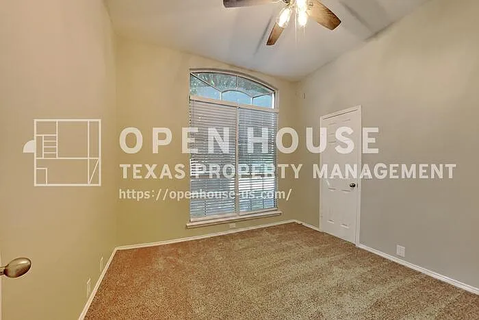 2904 Saint Martin Dr — Photo 22